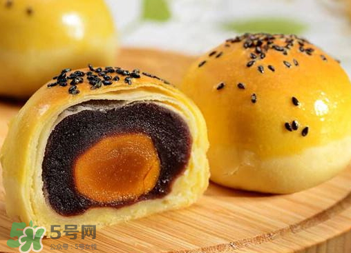 蛋黃酥可以用熟蛋黃嗎？蛋黃酥用什么蛋黃好？