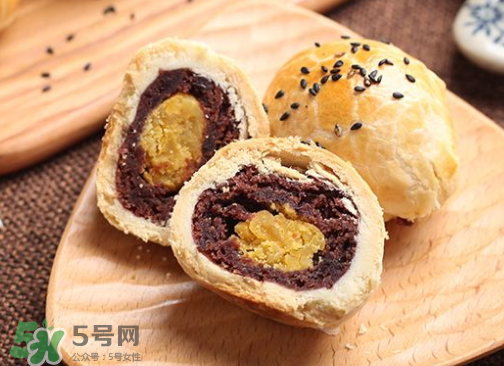 蛋黃酥可以用熟蛋黃嗎？蛋黃酥用什么蛋黃好？