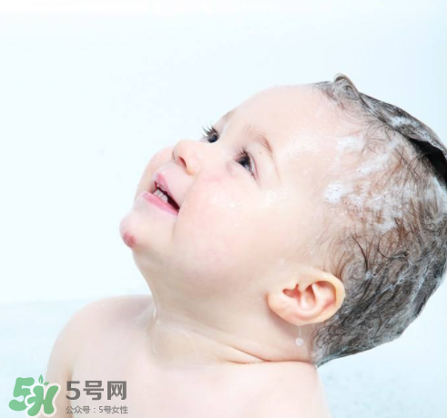 秋天嬰兒幾天洗一次澡？秋天嬰兒洗幾次澡？