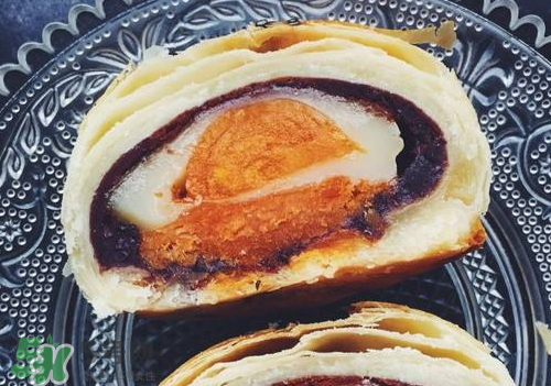 為什么蛋黃酥的皮很硬？蛋黃酥油皮太硬怎么辦？