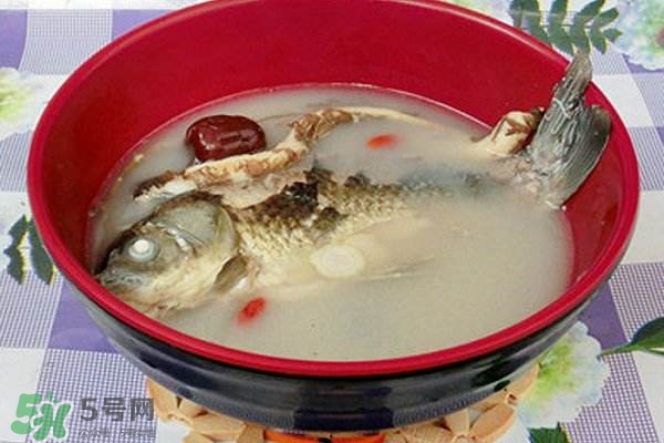 產(chǎn)婦鯽魚湯什么時候喝？產(chǎn)婦鯽魚湯放調(diào)料嗎？