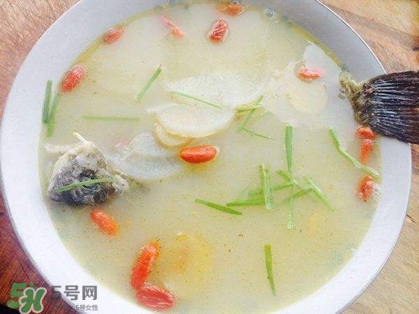 鯽魚湯怎么去腥味？鯽魚湯熬多長時間最好？