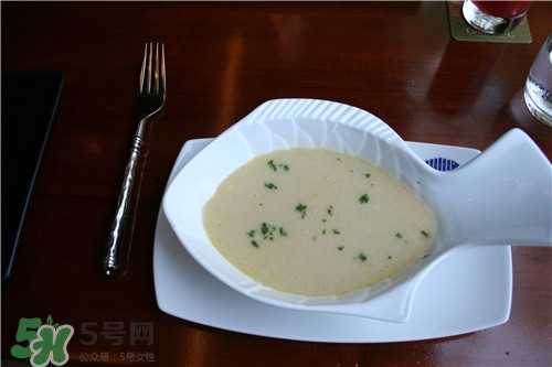 鯽魚湯怎么去腥味？鯽魚湯熬多長時間最好？