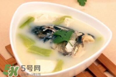 產(chǎn)婦鯽魚湯什么時候喝？產(chǎn)婦鯽魚湯放調(diào)料嗎？