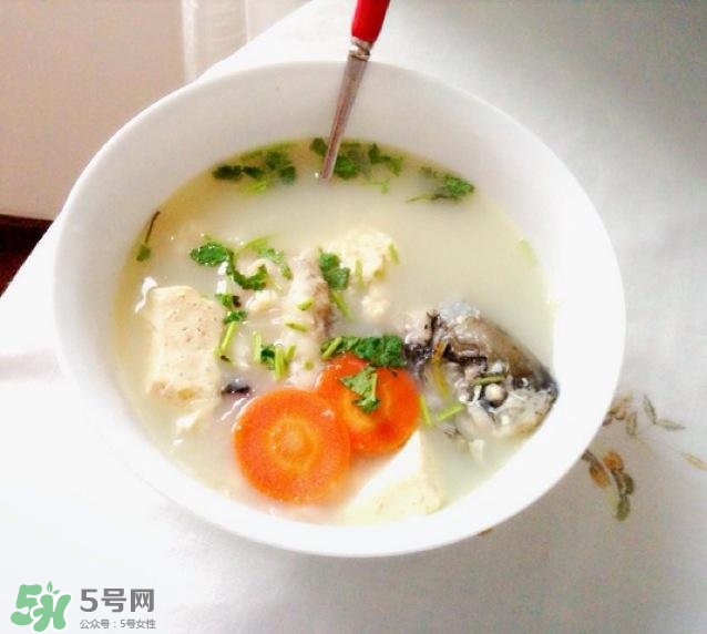 鯽魚湯怎么去腥味？鯽魚湯熬多長時間最好？