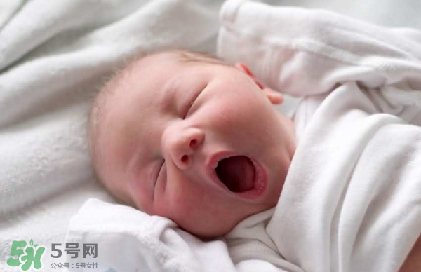 寶寶驚厥是什么癥狀？如何區別寶寶驚厥和驚跳？