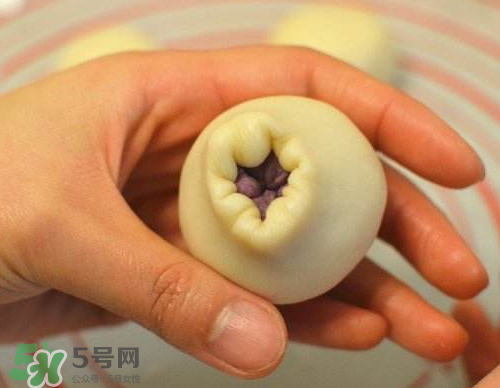 蛋黃酥油皮怎么揉出膜？蛋黃酥油皮不出膜怎么辦？