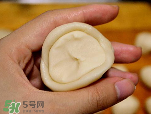 蛋黃酥油皮破了怎么辦？做蛋黃酥油皮破皮原因