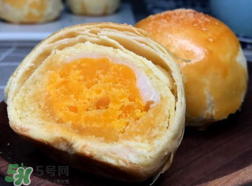 蛋黃酥可以用黃油嗎？蛋黃酥用豬油還是黃油？
