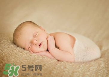 剪臍帶時(shí)寶寶會不會疼？剪臍帶寶寶疼嗎？