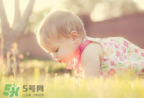 寶寶曬太陽后出濕疹正常嗎？寶寶曬太陽會出濕疹嗎？