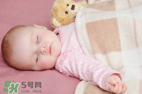 怎么樣培養寶寶自己入睡？怎么樣培養寶寶整夜睡覺？
