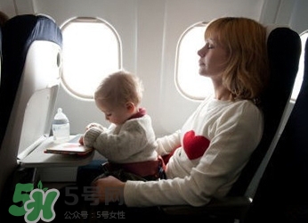 兩個月的寶寶可以坐飛機嗎？兩個月的寶寶坐飛機要買票嗎？