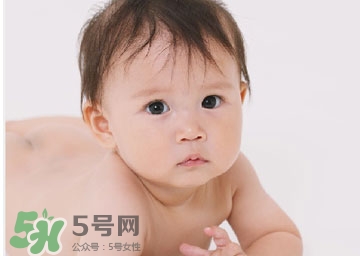 剛出生的寶寶要注意什么？剛出生的寶寶要準備哪些東西？