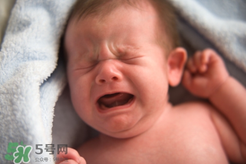 寶寶驚厥是什么癥狀？如何區別寶寶驚厥和驚跳？
