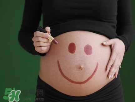 妊娠紋什么時候變白？妊娠紋產品什么時候用？
