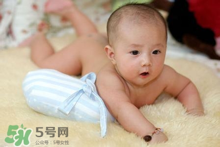 剛出生的寶寶要注意什么？剛出生的寶寶要準備哪些東西？