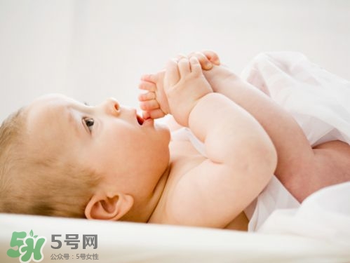 剛出生的寶寶要注意什么？剛出生的寶寶要準備哪些東西？