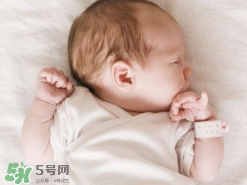 寶寶驚跳反應(yīng)什么時(shí)候消失？寶寶驚跳反射太頻繁怎么辦？