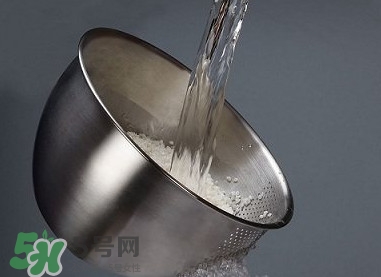自來水為什么不能直接喝？自來水洗過的水果為什么可以吃？