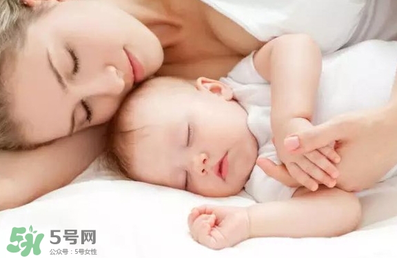 怎么哄寶寶入睡？哄寶寶睡覺(jué)的方法