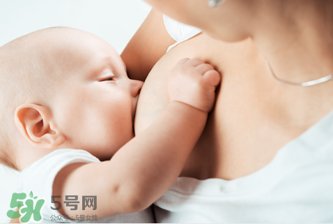母乳喂養(yǎng)胸部會(huì)變形嗎？如何避免產(chǎn)后乳房變形？