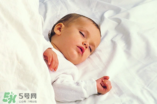 寶寶睡覺搖頭怎么回事？寶寶睡覺搖頭是缺鈣嗎？