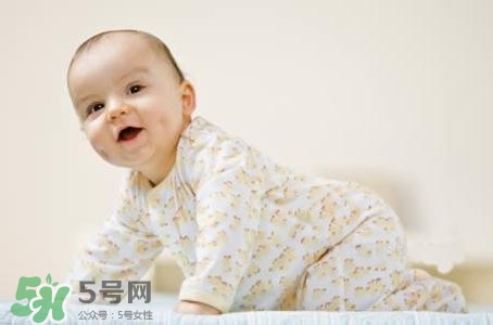 寶寶睡覺突然大哭是什么原因？寶寶睡覺突然哭醒怎么辦？