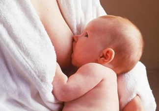 母乳喂養(yǎng)的寶寶大便怎樣正常？母乳喂養(yǎng)的寶寶需要補(bǔ)鈣嗎？