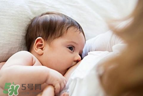 母乳喂養(yǎng)胸部會(huì)變形嗎？如何避免產(chǎn)后乳房變形？