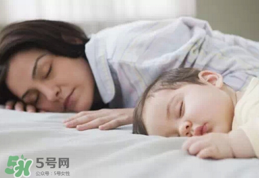 寶寶睡覺出汗多是什么原因？寶寶睡覺的常見誤區