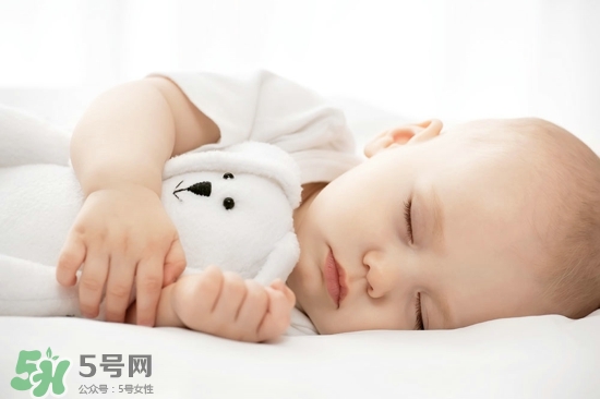 寶寶睡覺突然大哭是什么原因？寶寶睡覺突然哭醒怎么辦？