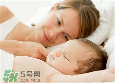 寶寶睡覺出汗多是什么原因？寶寶睡覺的常見誤區