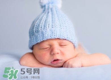 寶寶睡覺搖頭怎么回事？寶寶睡覺搖頭是缺鈣嗎？