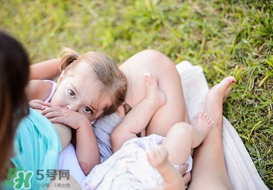 母乳能做什么？母乳可以放冰箱保鮮多久？