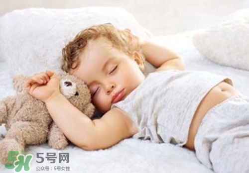寶寶睡覺頭出汗是熱嗎？寶寶睡覺頭出汗是怎么回事？