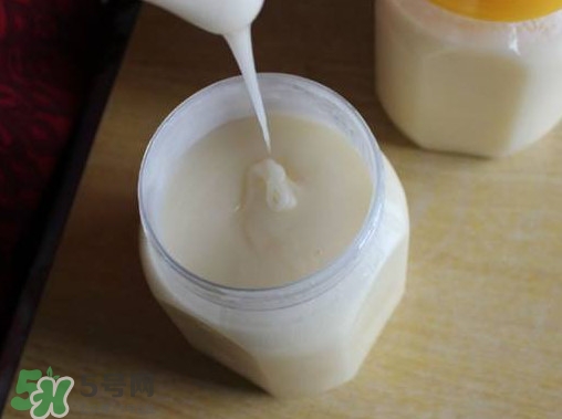 æ¤´æ¨¹èœœå’Œç™¾èŠ±èœœå“ªå€‹å¥½ï¼Ÿæ¤´æ¨¹èœœå’Œç™¾èŠ±èœœçš„å€åˆ¥