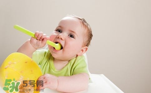 寶寶發(fā)燒出汗可以蓋被子嗎？寶寶發(fā)燒出汗了會退燒嗎？