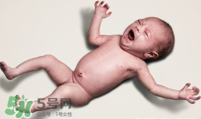 生孩子臍帶怎么剪？臍帶晚剪有什么影響？