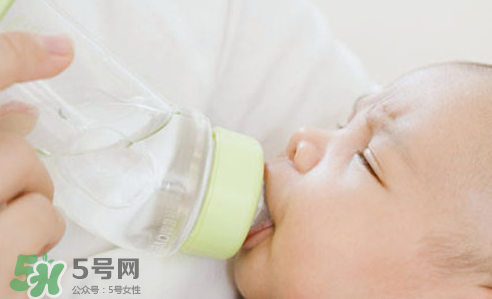 寶寶能喝礦泉水嗎？礦泉水寶寶適合寶寶喝嗎？