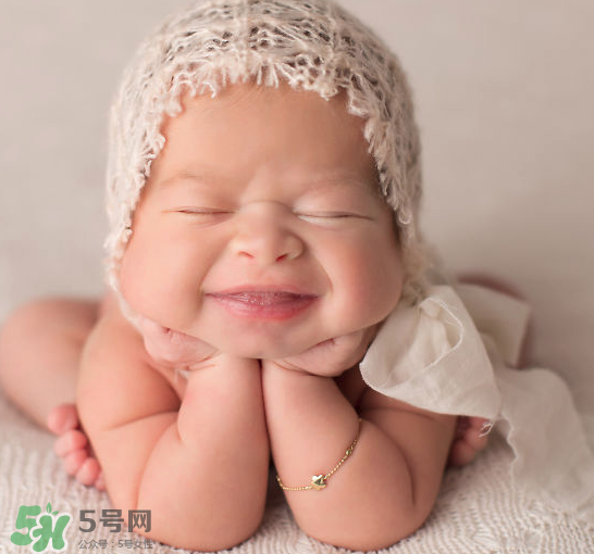新生兒要多抱抱嗎？新生兒應該是多抱還是多躺？