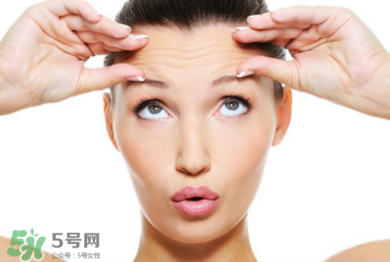 抬頭紋太重怎么辦？撫平抬頭紋只需這幾招