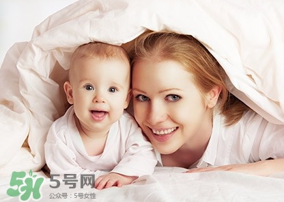 寶寶發(fā)燒出汗后可以洗澡嗎？寶寶發(fā)燒出汗好嗎？