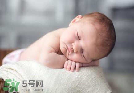 寶寶什么時(shí)候會笑？逗寶寶笑的小妙招
