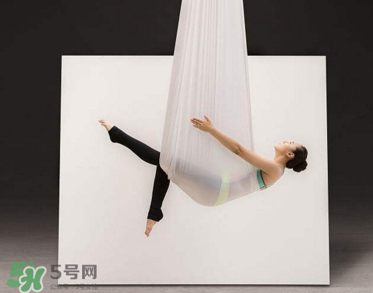 空中瑜伽誰發明的？空中瑜伽到底有哪些功效