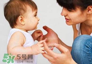 寶寶說話早晚和智力有關(guān)系嗎？寶寶說話晚怎么辦？