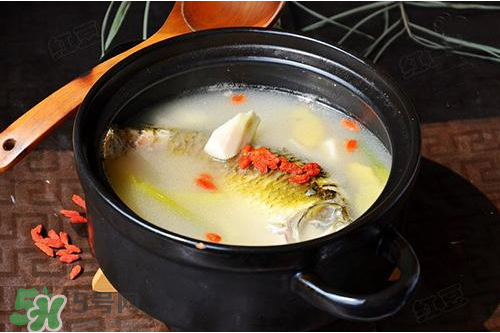 鯽魚湯下奶嗎？鯽魚湯的功效與作用