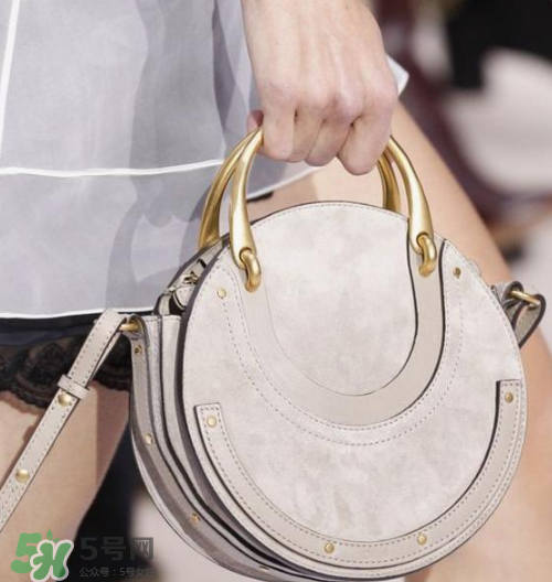 chloe pixie多少錢(qián)？蔻依17秋冬新款圓形包包專柜價(jià)格