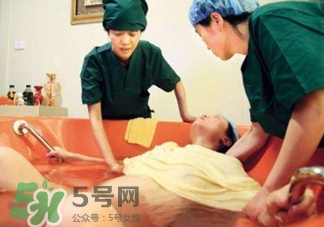 水中分娩時難產(chǎn)怎么辦？水中分娩和無痛分娩哪個好？