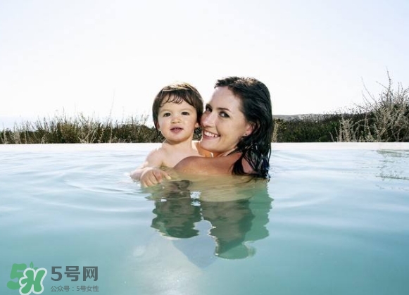 水中分娩時難產(chǎn)怎么辦？水中分娩和無痛分娩哪個好？